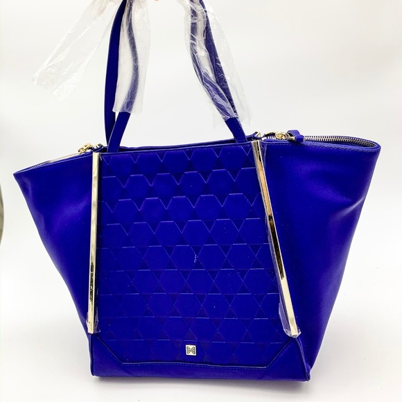 NWOT HEIRLOOM Wing Tote Embossed Leather - Picture 1 of 5